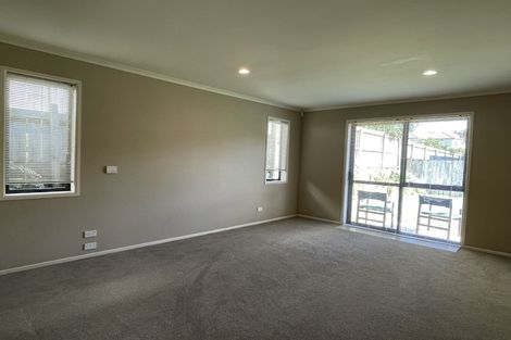 Photo of property in 8 George Deane Place, Greenhithe, Auckland, 0632