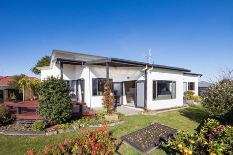 Photo of property in 111 Ruapehu Drive, Fitzherbert, Palmerston North, 4410