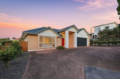 Photo of property in 33 Wiltshire Place, Somerville, Auckland, 2014