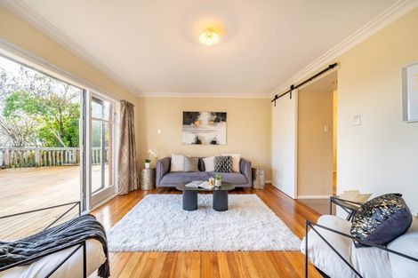 Photo of property in 10 Vista Crescent, Maoribank, Upper Hutt, 5018