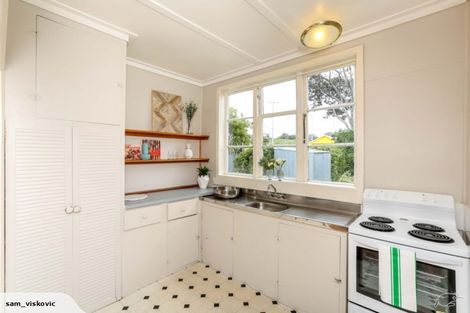 Photo of property in 14 Pukenui Street, Strandon, New Plymouth, 4312
