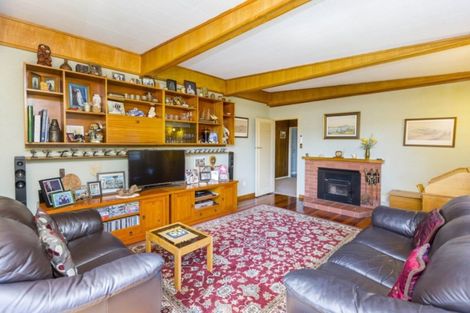 Photo of property in 135 Pinehaven Road, Pinehaven, Upper Hutt, 5019