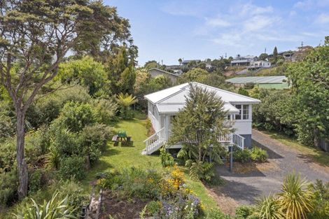 Photo of property in 5 Cross Street, Raglan, 3225