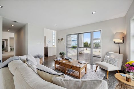 Photo of property in 1375 Carrington Road, Hurworth, New Plymouth, 4371