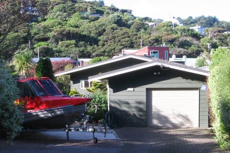 Photo of property in 52 Airlie Road, Plimmerton, Porirua, 5026