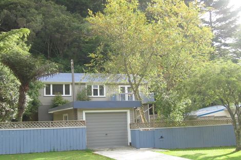 Photo of property in 98 Pinehaven Road, Pinehaven, Upper Hutt, 5019