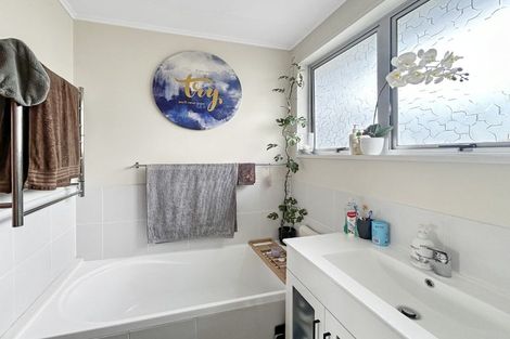 Photo of property in 41 Somerset Crescent, Highbury, Palmerston North, 4412