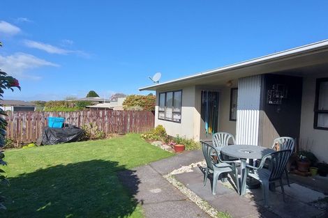 Photo of property in 2b-2c Oswald Place, Stratford, 4332