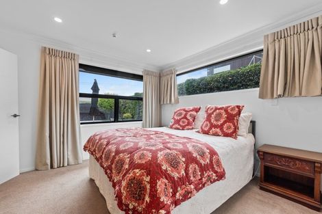 Photo of property in 32 Whiteley Street, Moturoa, New Plymouth, 4310