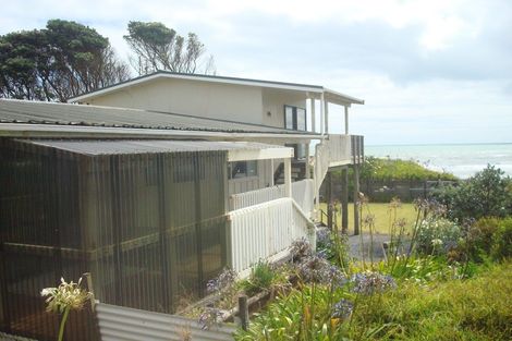 Photo of property in 12 Point Road, Mokau, 4376