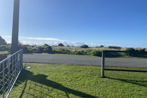 Photo of property in 12 Beach Road, Collingwood, 7073