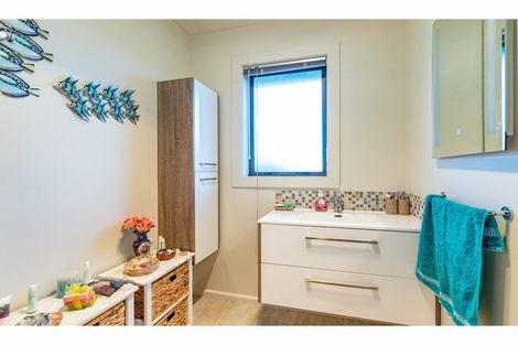 Photo of property in 11 Quebec Place, Wainoni, Christchurch, 8061