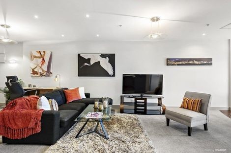 Photo of property in Stadium Garden Flats, 316/107 Thorndon Quay, Pipitea, Wellington, 6011