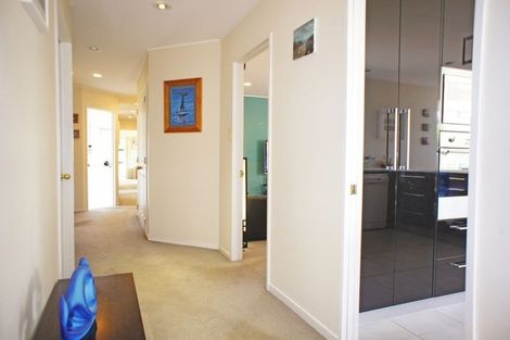 Photo of property in 5 Jan Higgins Place, Golflands, Auckland, 2013