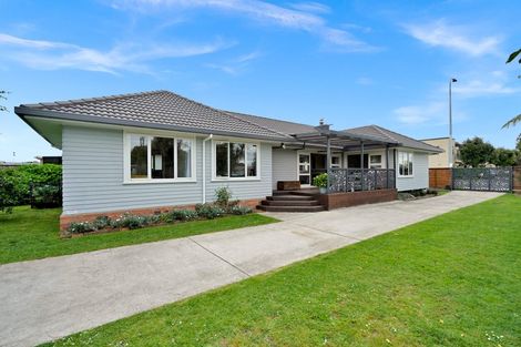 Photo of property in 14 Harbour View Road, Te Atatu Peninsula, Auckland, 0610