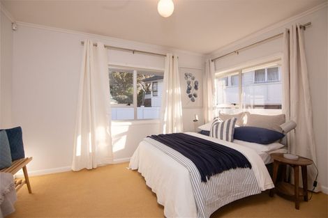 Photo of property in 33 Covil Avenue, Te Atatu South, Auckland, 0610