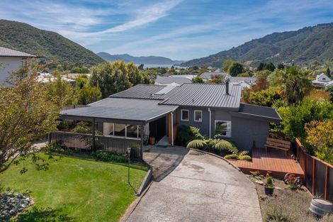 Photo of property in 11 Ranui Street, Waikawa, Picton, 7220