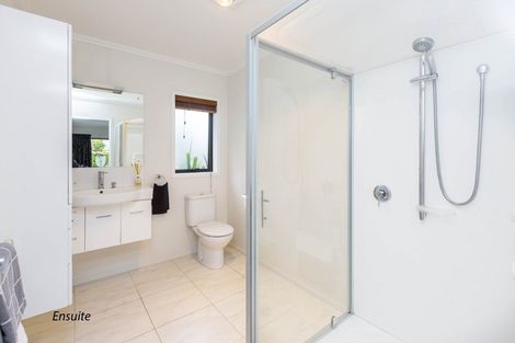 Photo of property in 22 Jade Crescent, Timberlea, Upper Hutt, 5018