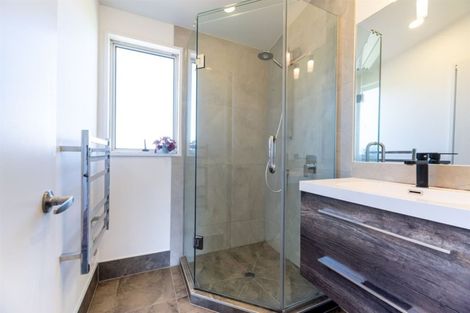 Photo of property in 2/2 Becroft Drive, Forrest Hill, Auckland, 0620