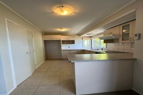 Photo of property in 2/20 Athena Drive, Totara Vale, Auckland, 0629