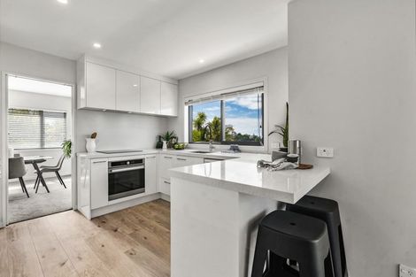 Photo of property in 4/20 Tui Glen Road, Birkenhead, Auckland, 0626