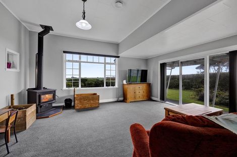 Photo of property in 22 Batten Road, Okaiawa, Hawera, 4671