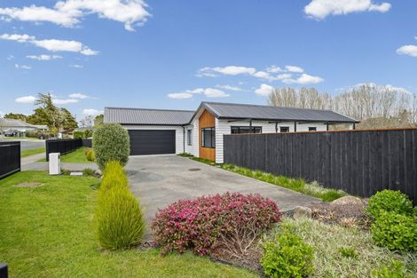 Photo of property in 23 Vogwill Road, Kumeu, 0810
