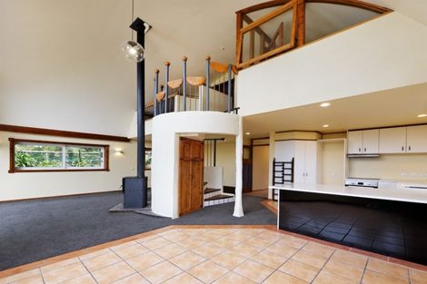 Photo of property in 92 Piha Road, Piha, 0772