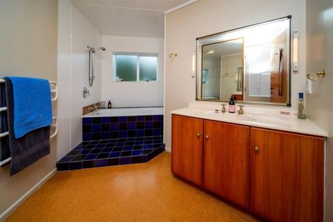 Photo of property in 75 Patu-kukupa Street, Manaia, 4612