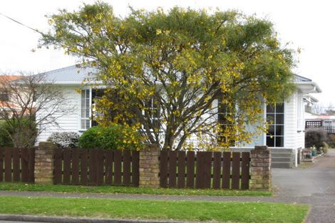 Photo of property in 252 Mangorei Road, Merrilands, New Plymouth, 4312