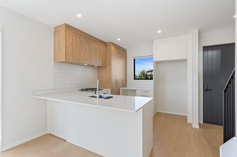 Photo of property in 8 Verde Lane, Rosehill, 2113