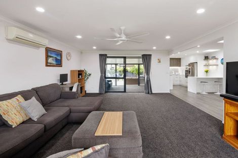 Photo of property in 6 Limousin Place, Grandview Heights, Hamilton, 3200