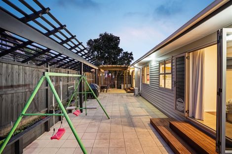 Photo of property in 14 Agincourt Street, Glenfield, Auckland, 0629