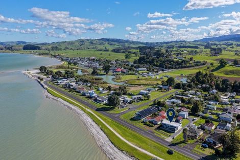 Photo of property in 989 East Coast Road, Kaiaua, Miranda, 2473