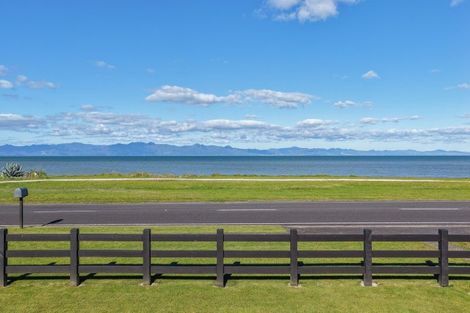 Photo of property in 989 East Coast Road, Kaiaua, Miranda, 2473