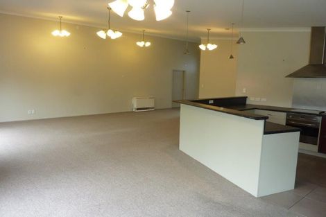 Photo of property in 2 Lakemere Way, Kinloch, Taupo, 3377
