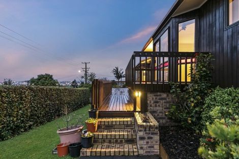 Photo of property in 1a Eastglen Road, Glen Eden, Auckland, 0602