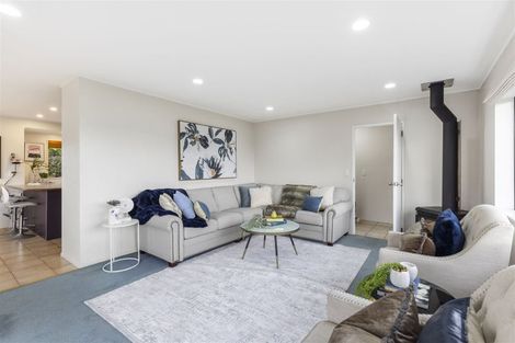 Photo of property in 14 West Fairway, Golflands, Auckland, 2013