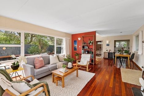 Photo of property in 17 Hughes Street, Waikanae Beach, Waikanae, 5036