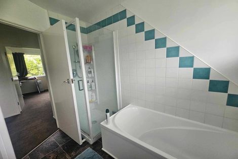 Photo of property in 1 Kinapori Terrace, Newlands, Wellington, 6037