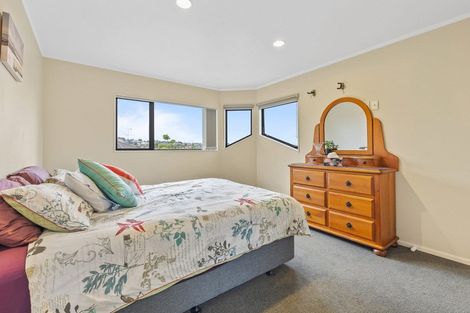 Photo of property in 5 Hanly Close, West Harbour, Auckland, 0618