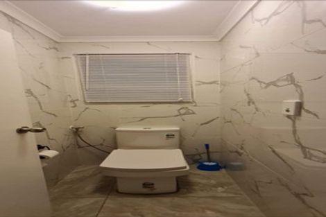 Photo of property in 1/663 Beach Road, Rothesay Bay, Auckland, 0630