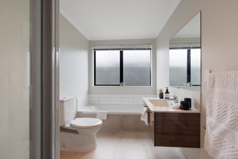 Photo of property in 4 Shannon Lane, Pyes Pa, Tauranga, 3112