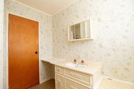 Photo of property in 11 Mcclean Place, Ngatea, 3503