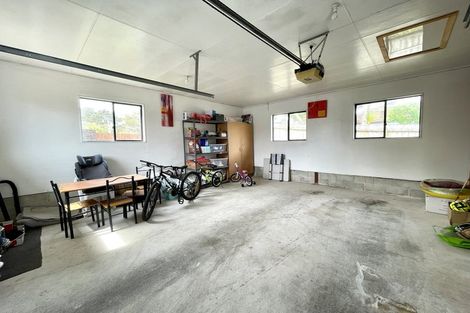 Photo of property in 5 Avonleigh Road, Green Bay, Auckland, 0604