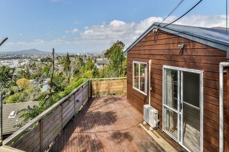 Photo of property in 2/633 Glenfield Road, Totara Vale, Auckland, 0629