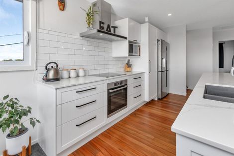 Photo of property in 16 Seaview Road, Ruakaka, 0116