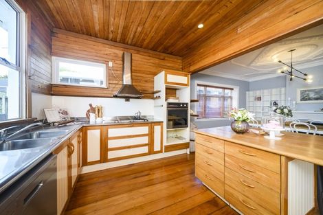 Photo of property in 15 Kowhai Avenue, Takaro, Palmerston North, 4410