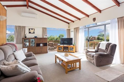 Photo of property in 16 Ellesmere Crescent, Pakuranga Heights, Auckland, 2010