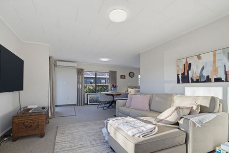 Photo of property in 24 Usherwood Crescent, Akina, Hastings, 4122